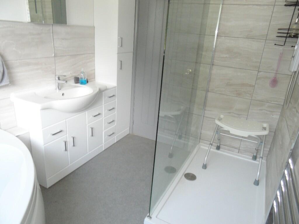 BATH/SHOWER ROOM