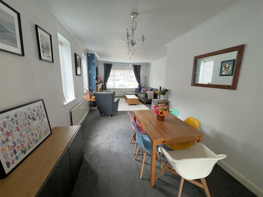 Living Dining B.JPG