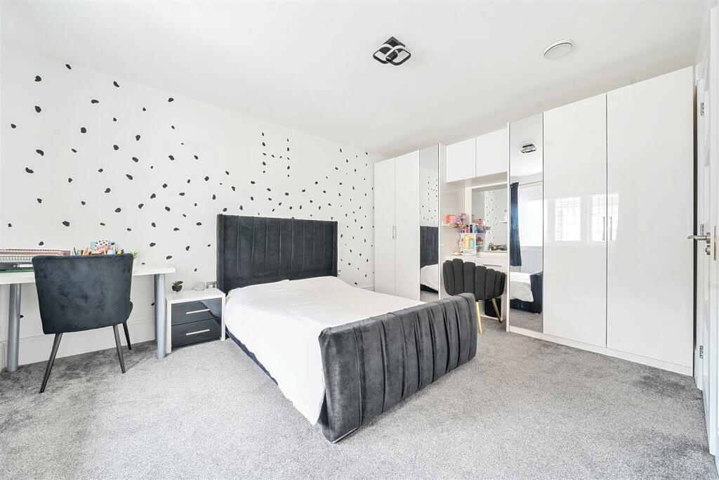 The Gingerbread House, Bessies Lane