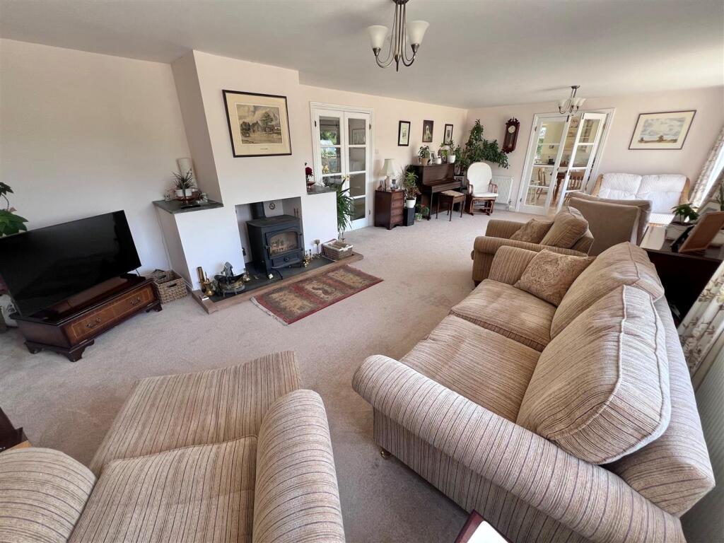 Sitting room 2.jpg