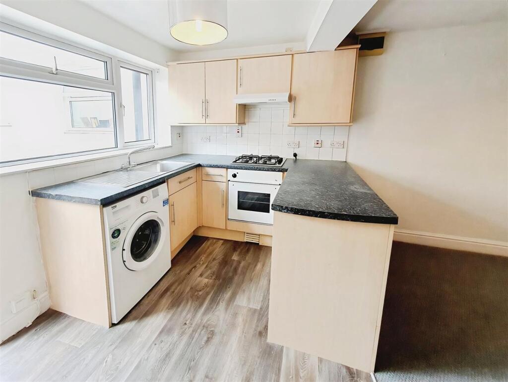 2. Kitchen.jpg