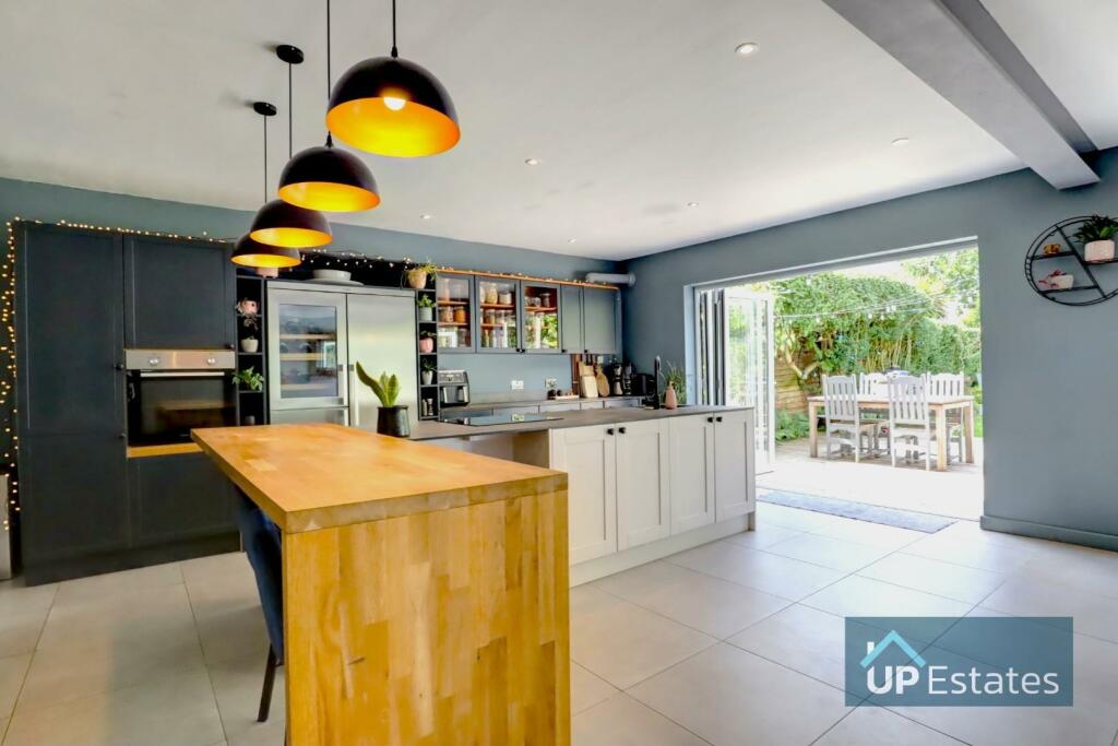 Kitchen 4.jpg