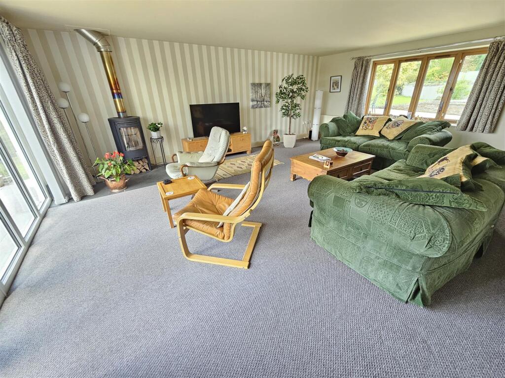 Sitting Room (2).jpg