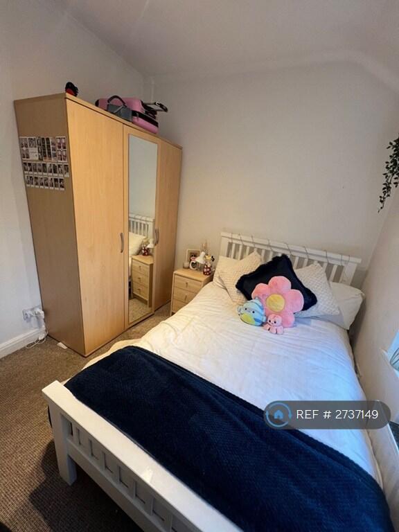 Upstairs Back Double Bedroom 