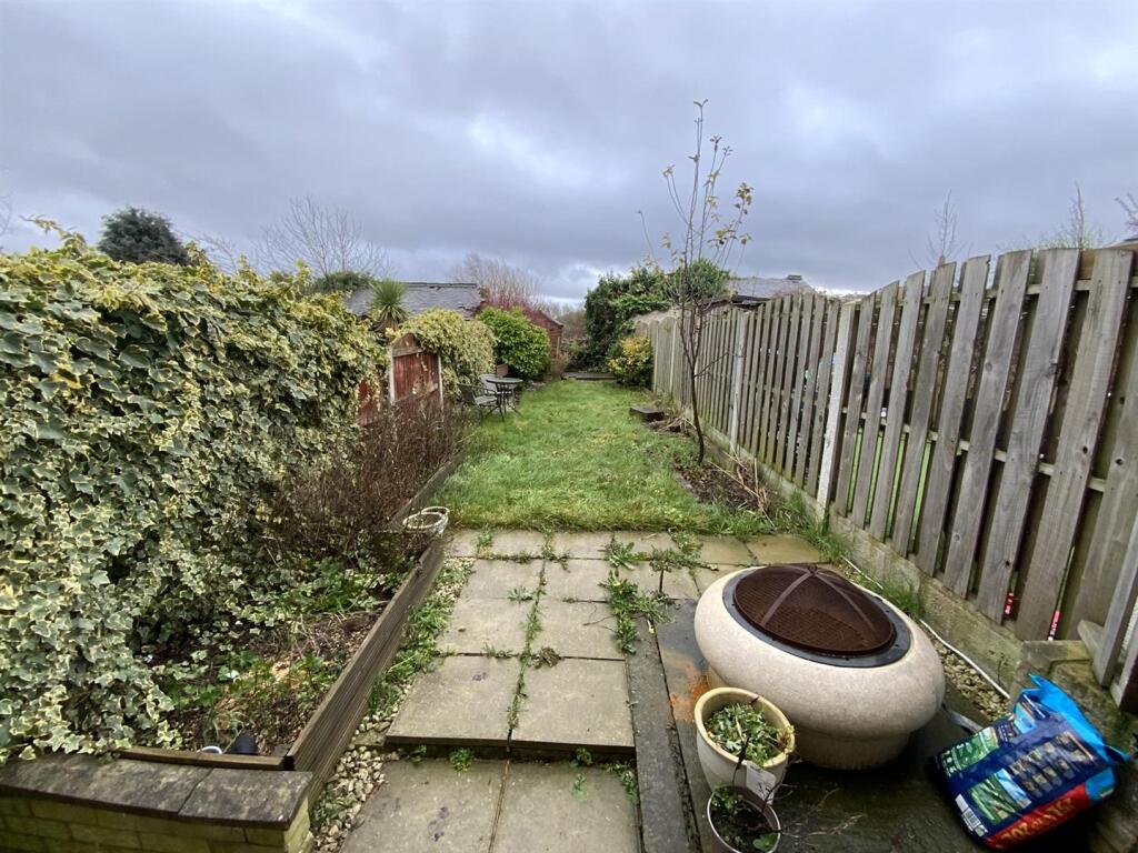 19 - rear garden .jpg