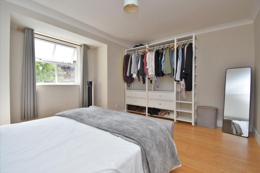 Master Bedroom (2)