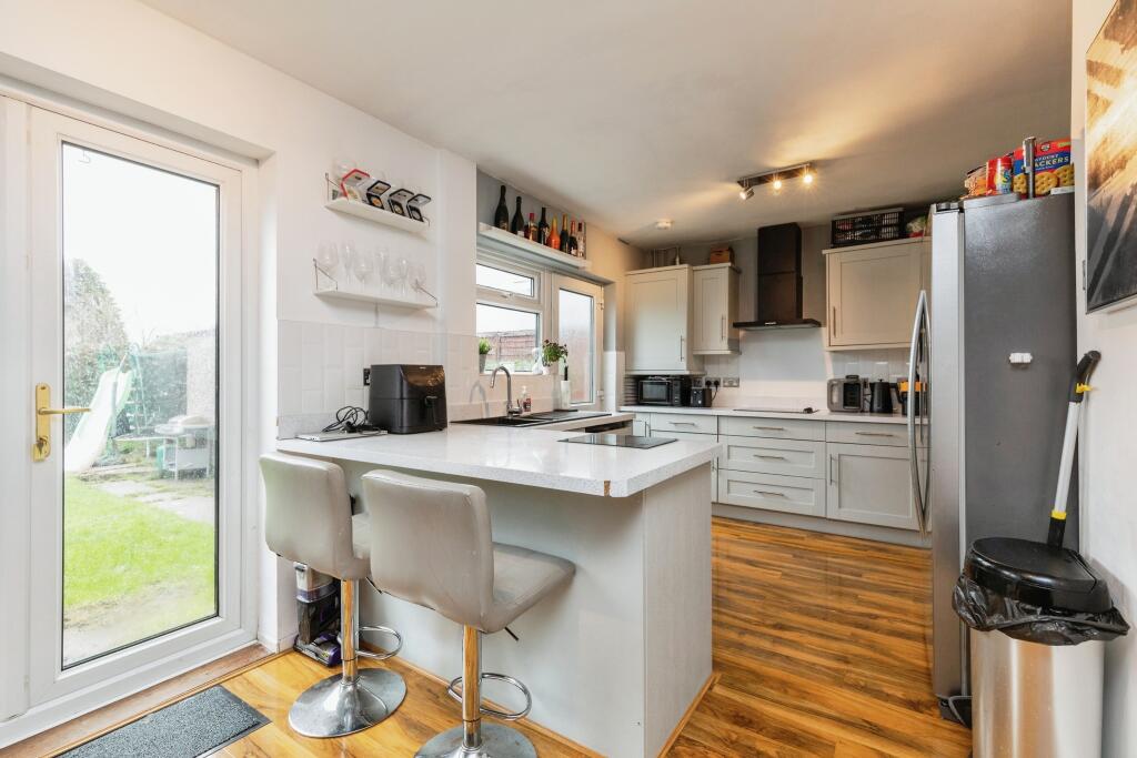 Kitchen/Dining Area