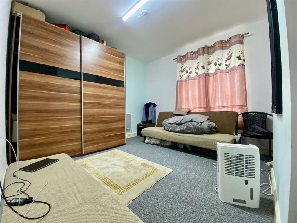 bedroom1.jpg