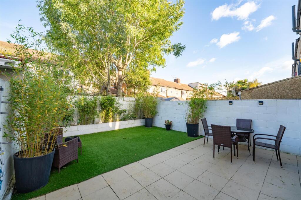 457 Uxbridge Road Garden 2.jpg