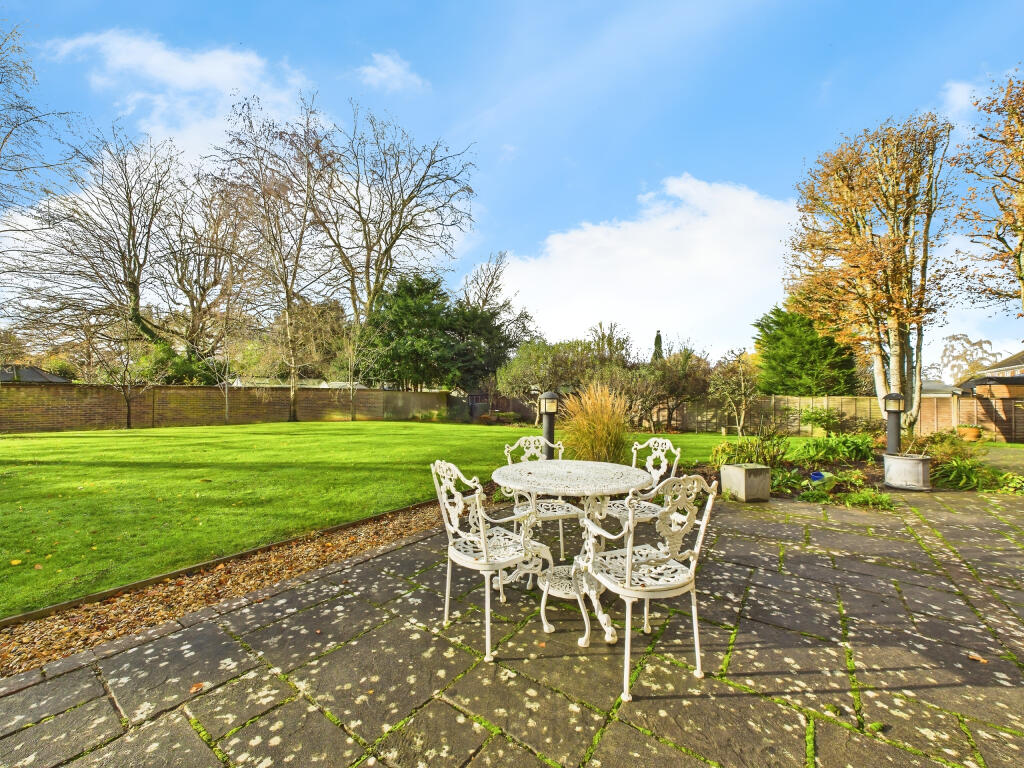 1670c583-CAM04018G0-PR0398-STILL003