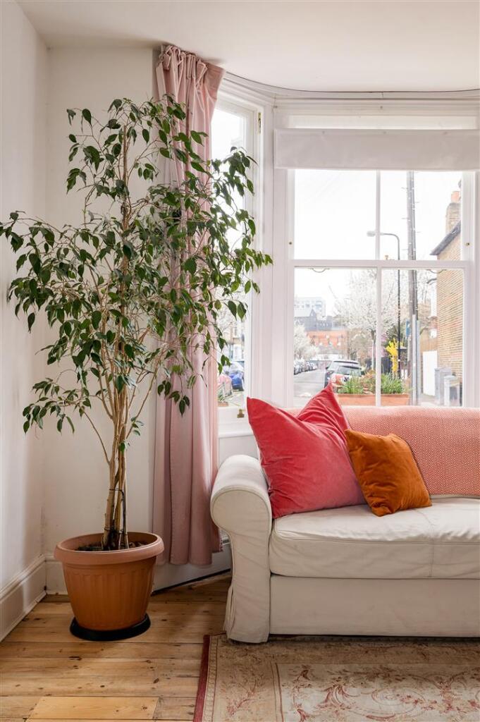 Pembar Avenue E17