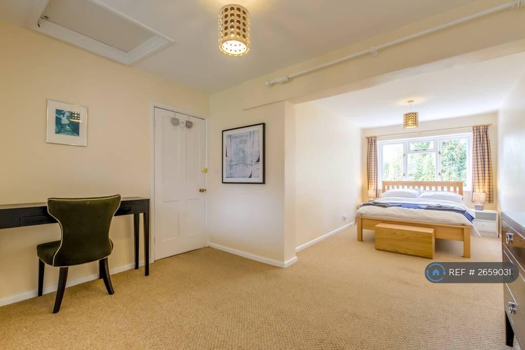 En Suite - Bedroom One (l Shaped)