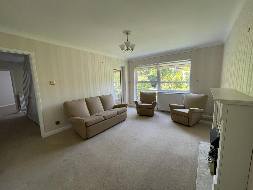 Lounge 1.jpeg