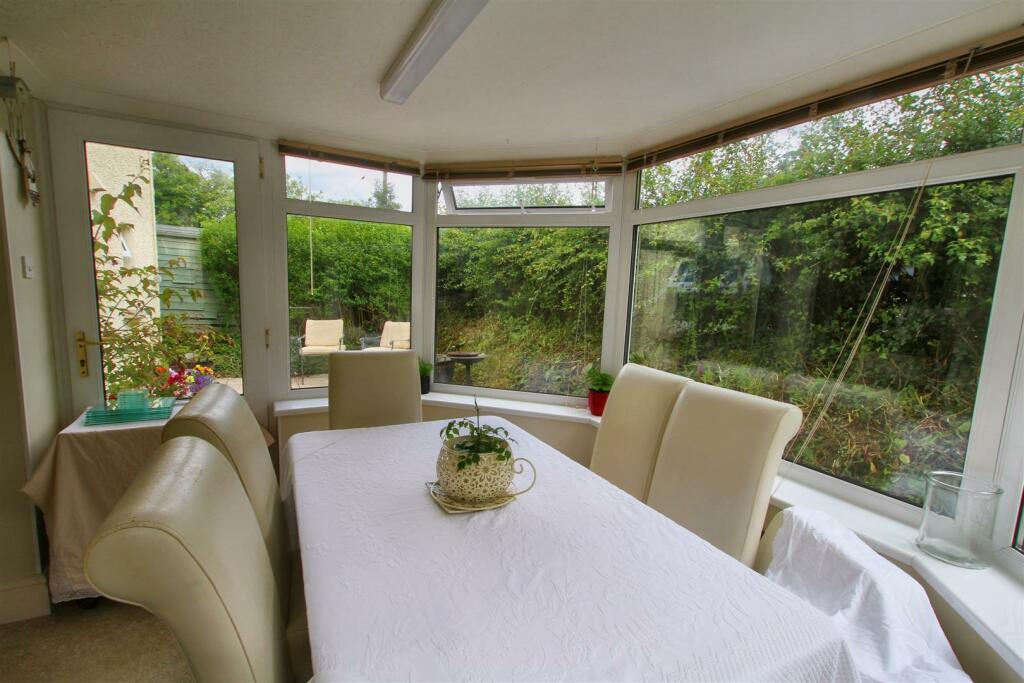 Dining room/sun room