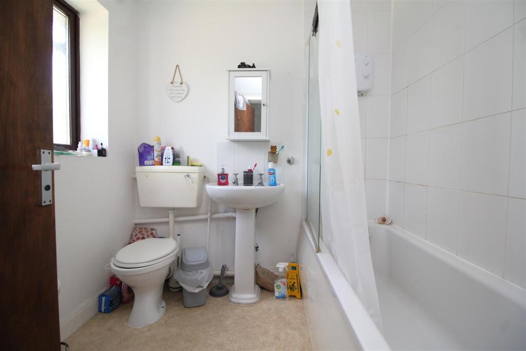 bathroom .JPG
