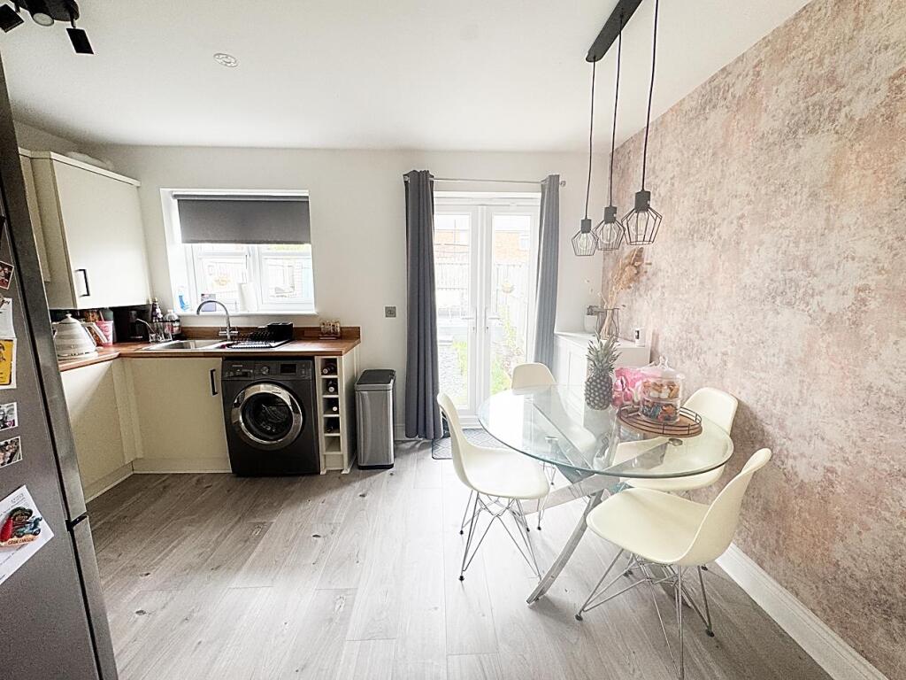 Breakfasting Kitchen