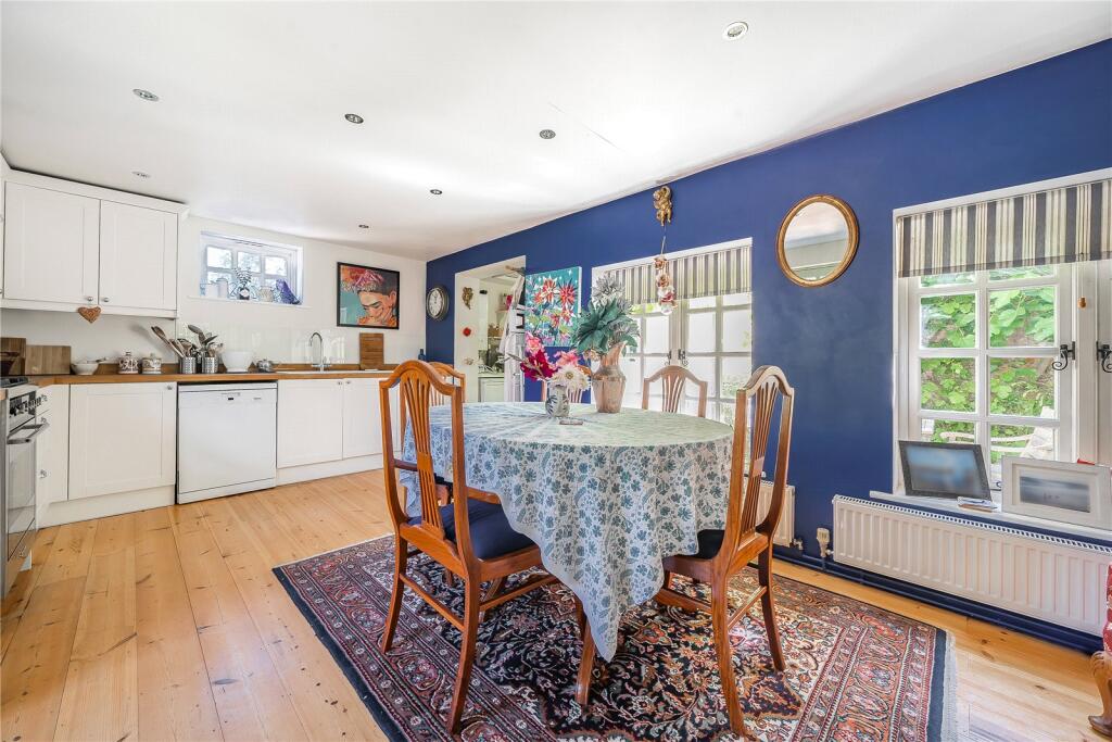 Kitchen/ Breakfast