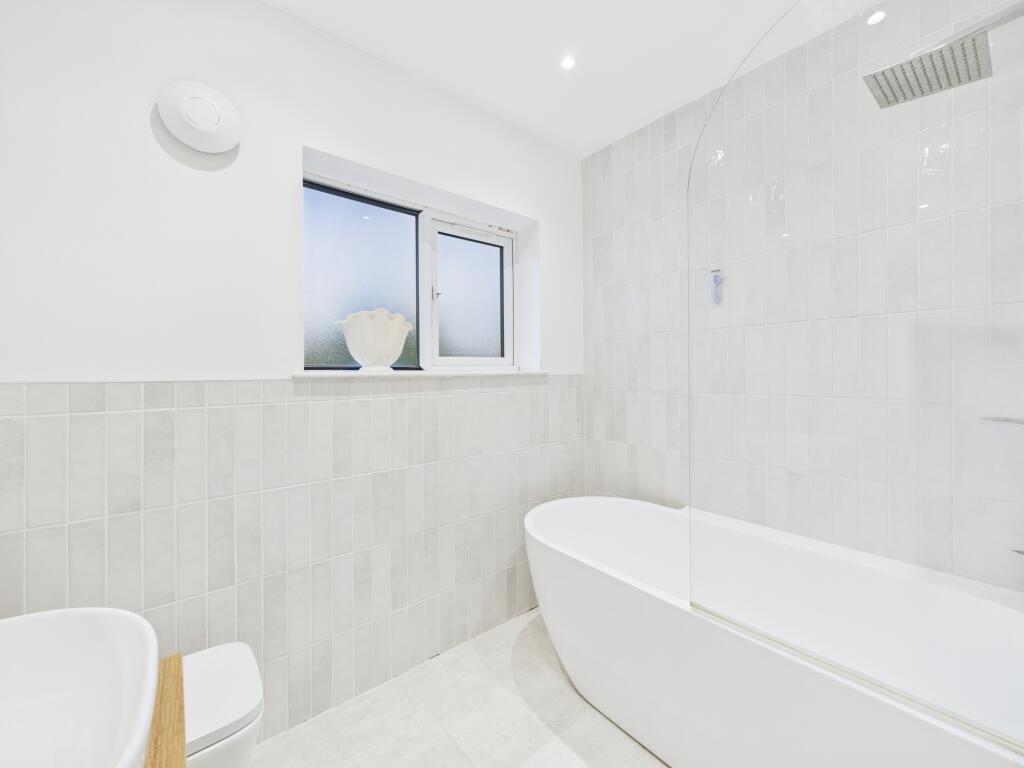 CAM04825G0-PR0226-STILL007