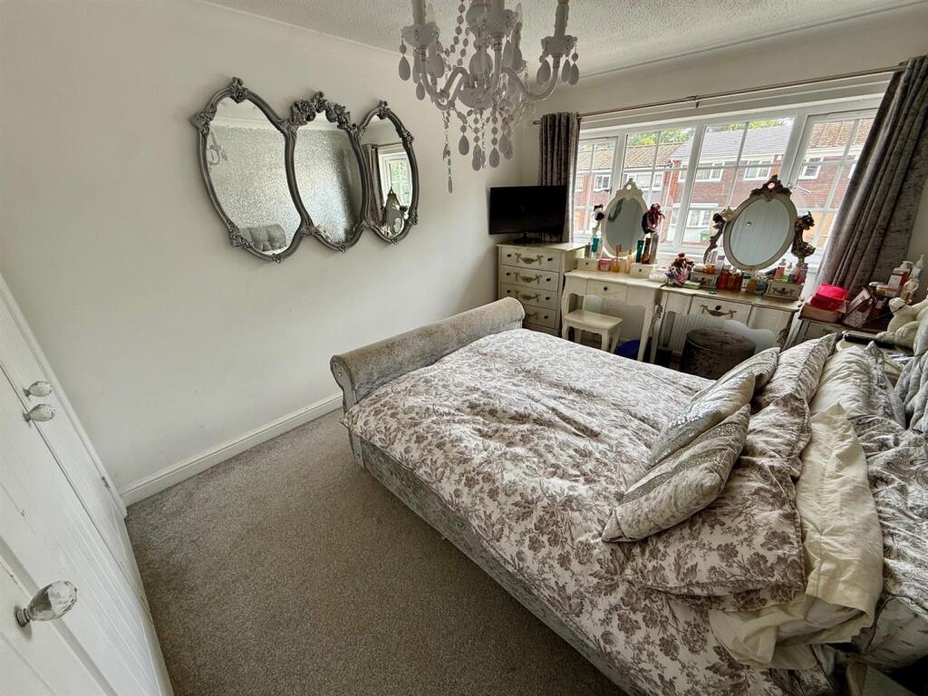 WR26 Bed1.jpg