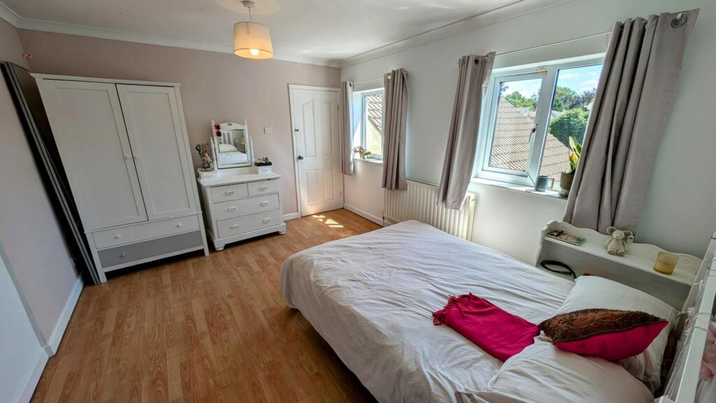 24 Church Rd bed 3.jpg