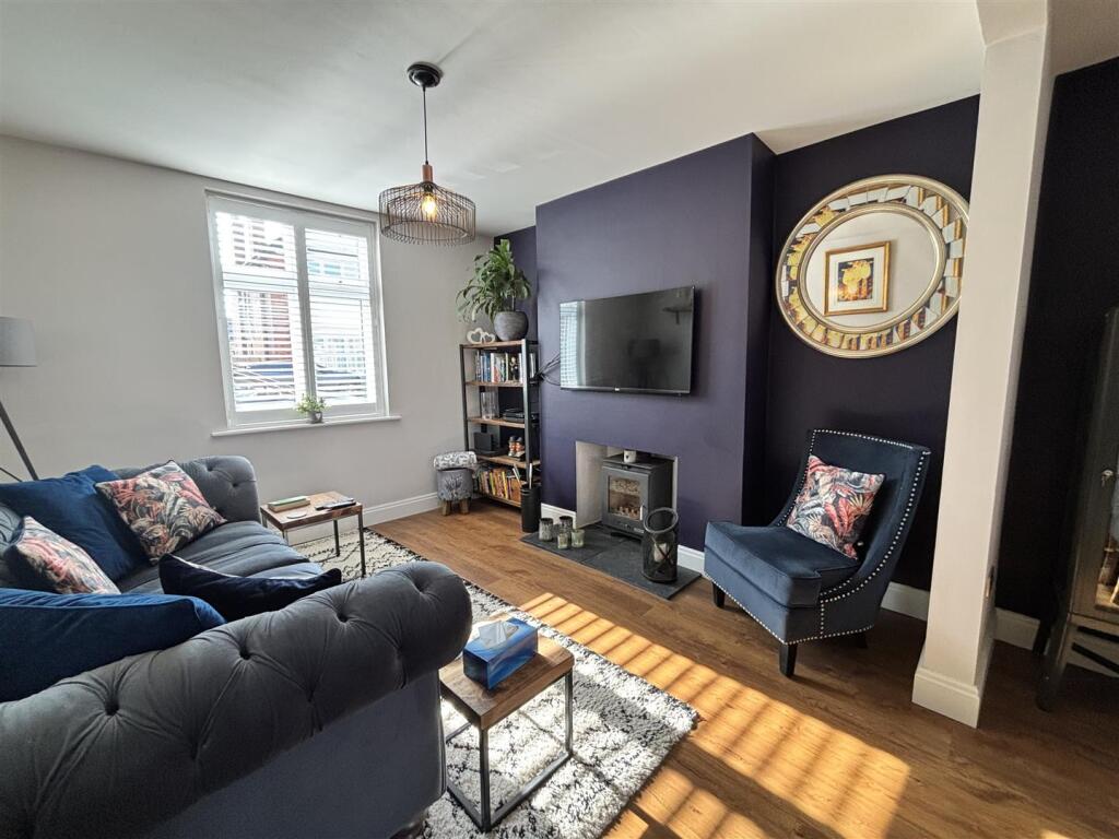 6 Avenue Road, Ashby