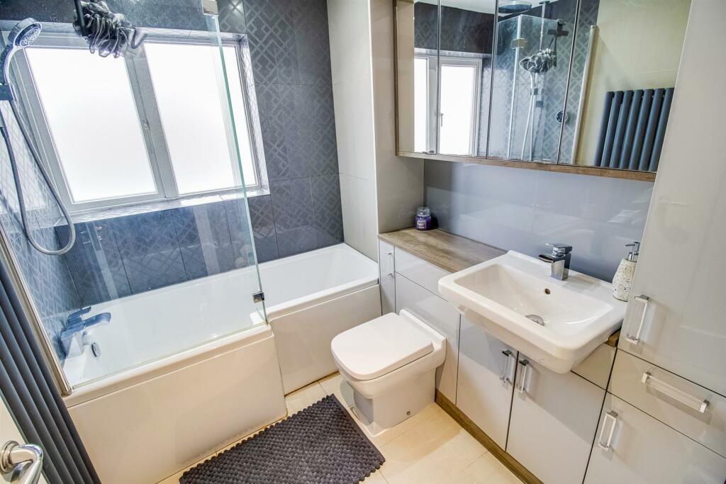 BATHROOM/W.C.