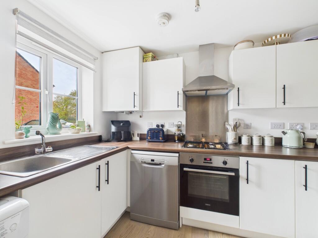 CAM03293G0-PR0247-STILL015