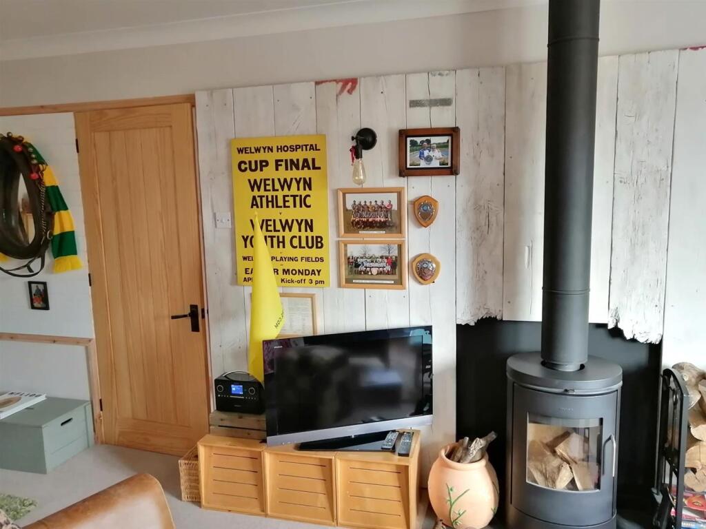 Living Room Picture Three.jpg