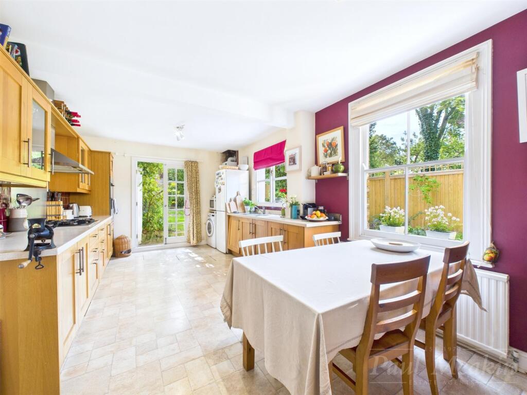 Kitchen/ Breakfast Room