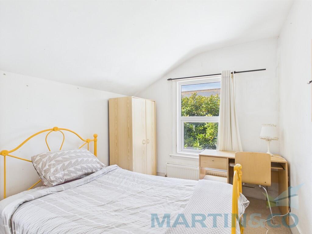 Bedroom 2 Pic 2