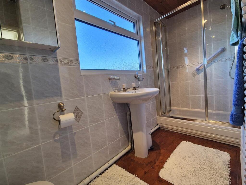 SHOWER ROOM/WC