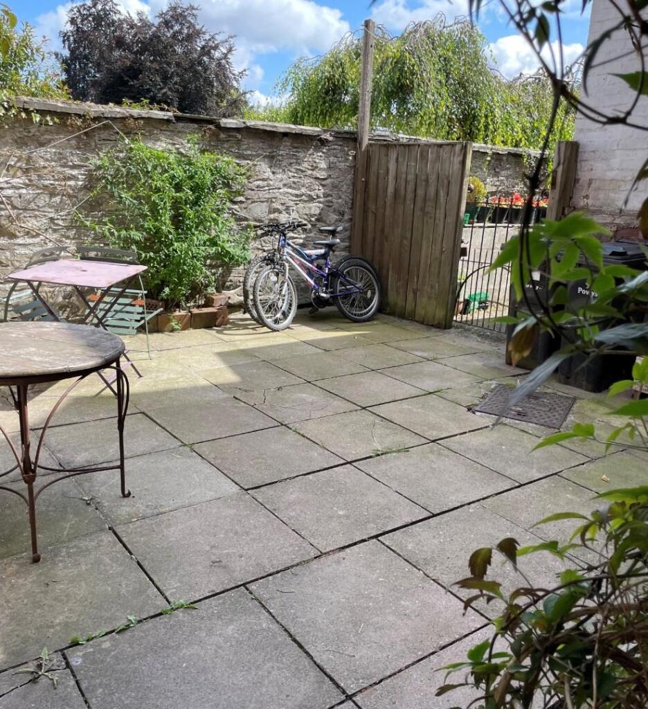 Patio 1.jpg