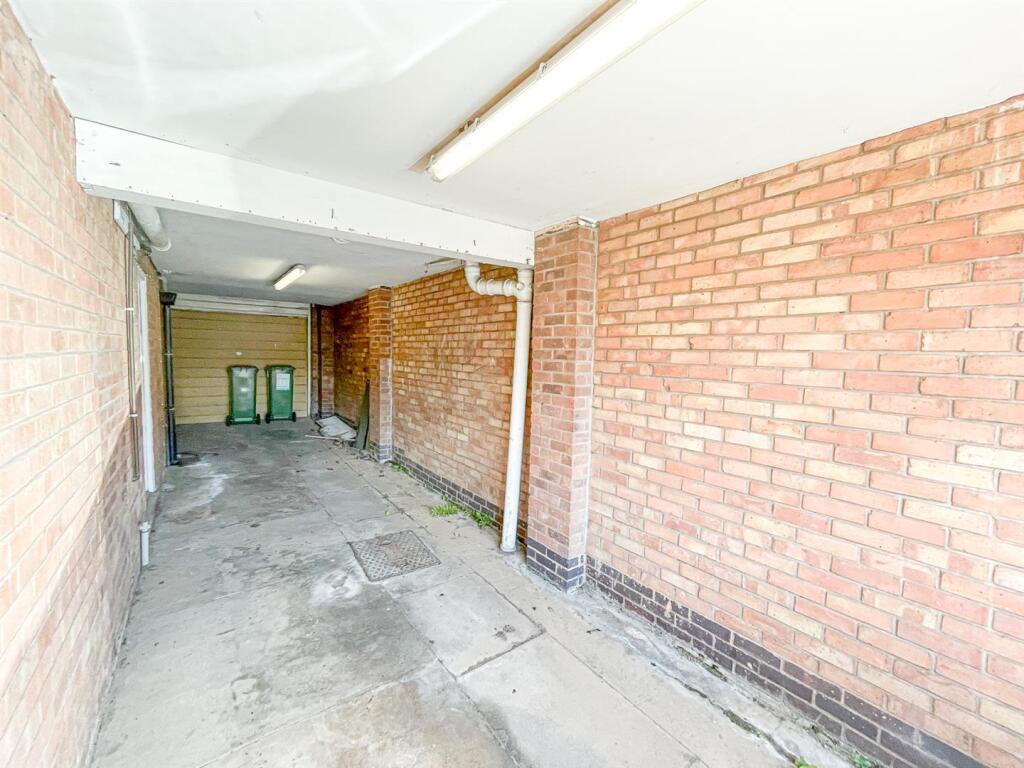 CAR PORT/ LEAN TO