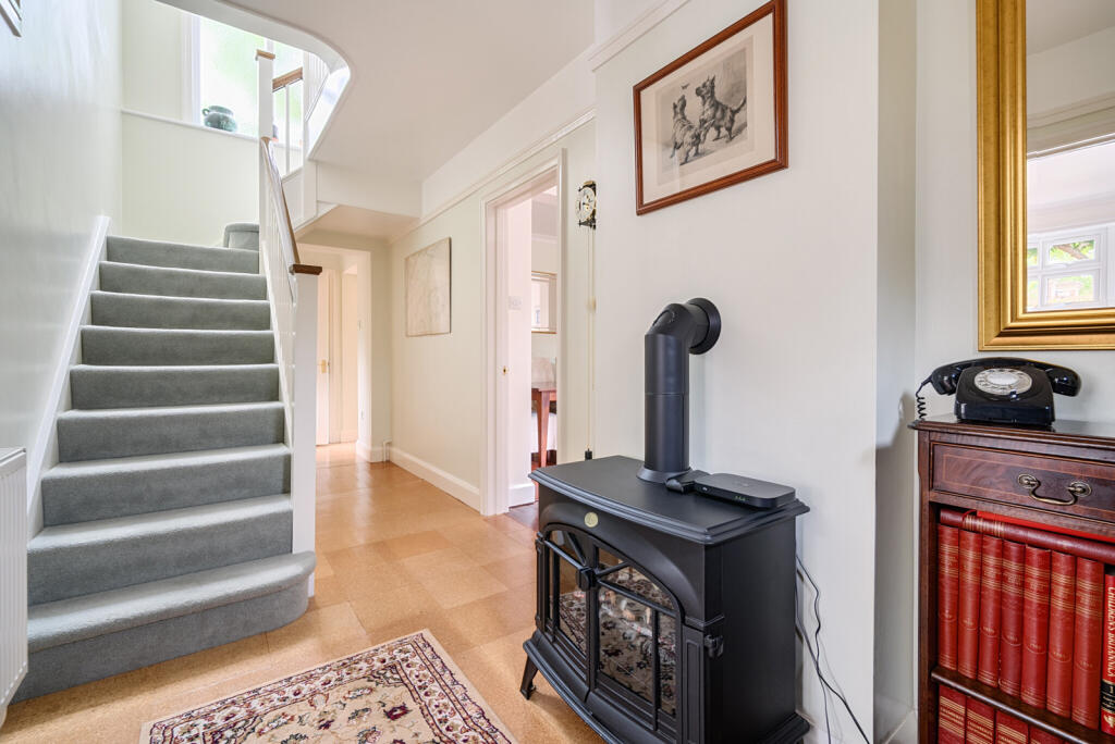 1295486-31-682f3b...