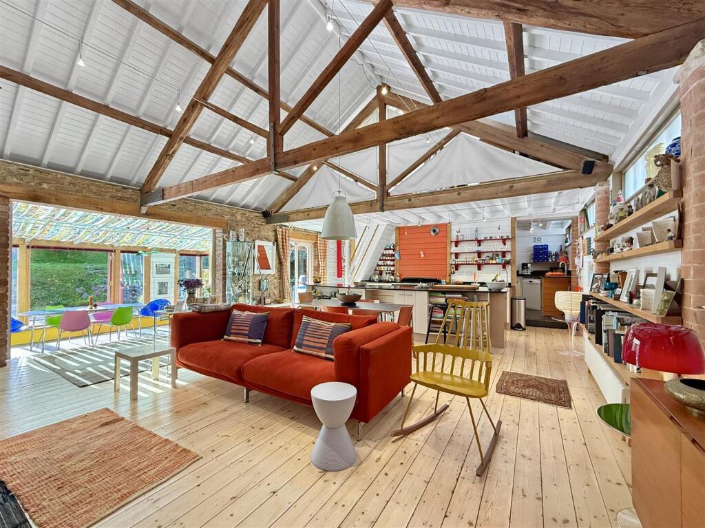 Lounge Towards Kitchen Area.JPG