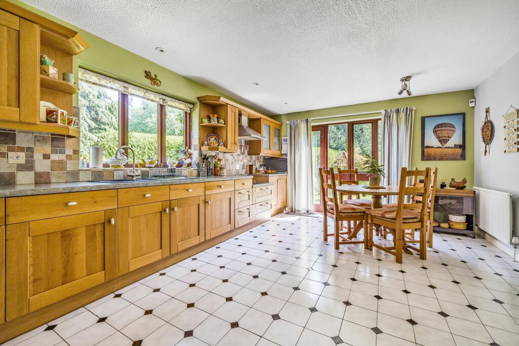 Kitchen/Dining Room (1)