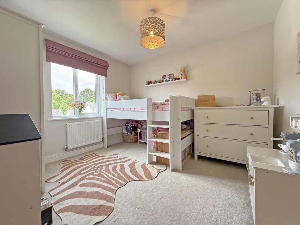 Ivy Drive 27 - Bed 2...jpg