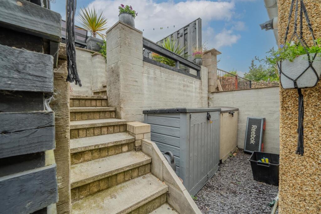 83 Stafford Rd-15.jpg