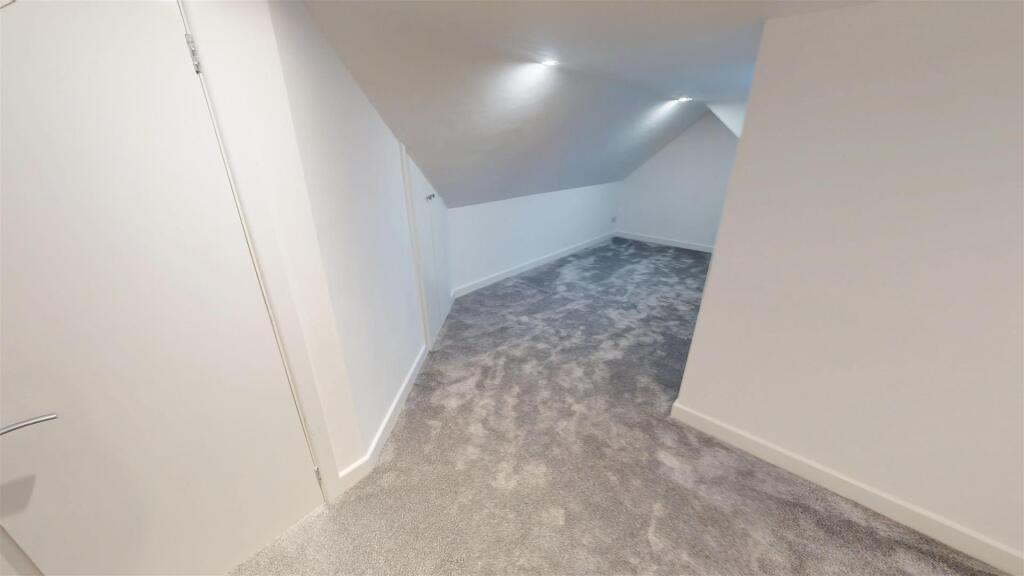 Cross Pit Lane Bedroom