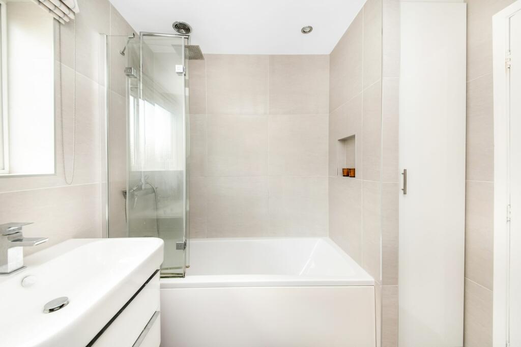 HOUSE BATHROOM