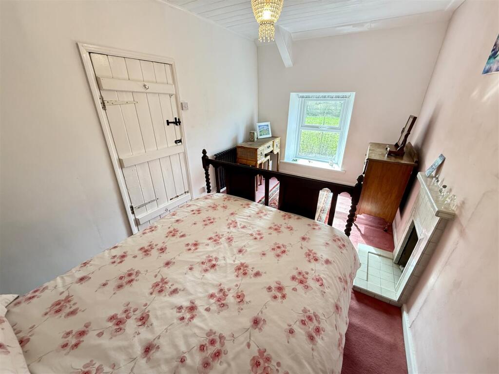 FRONT BEDROOM 2