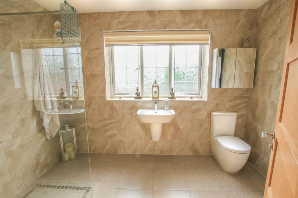 EN SUITE SHOWER ROOM