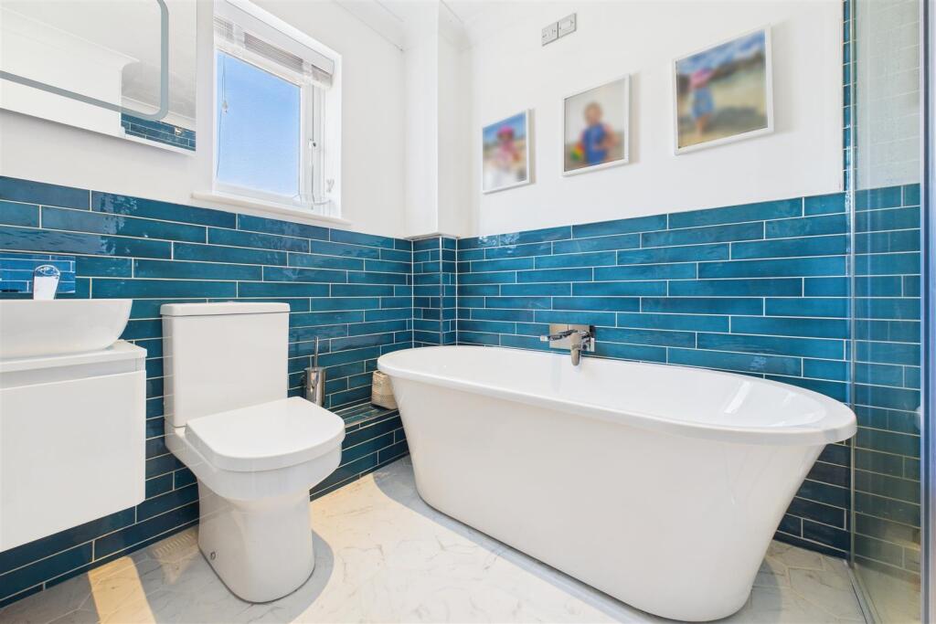 En-Suite Bathroom