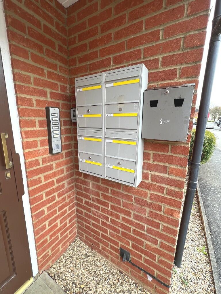 INTERCOM/MAIL BOXES
