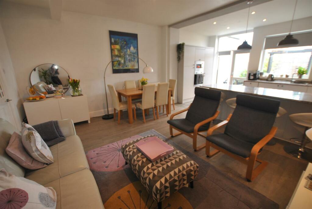 OPEN PLAN KITCHEN/LIVING ROOM