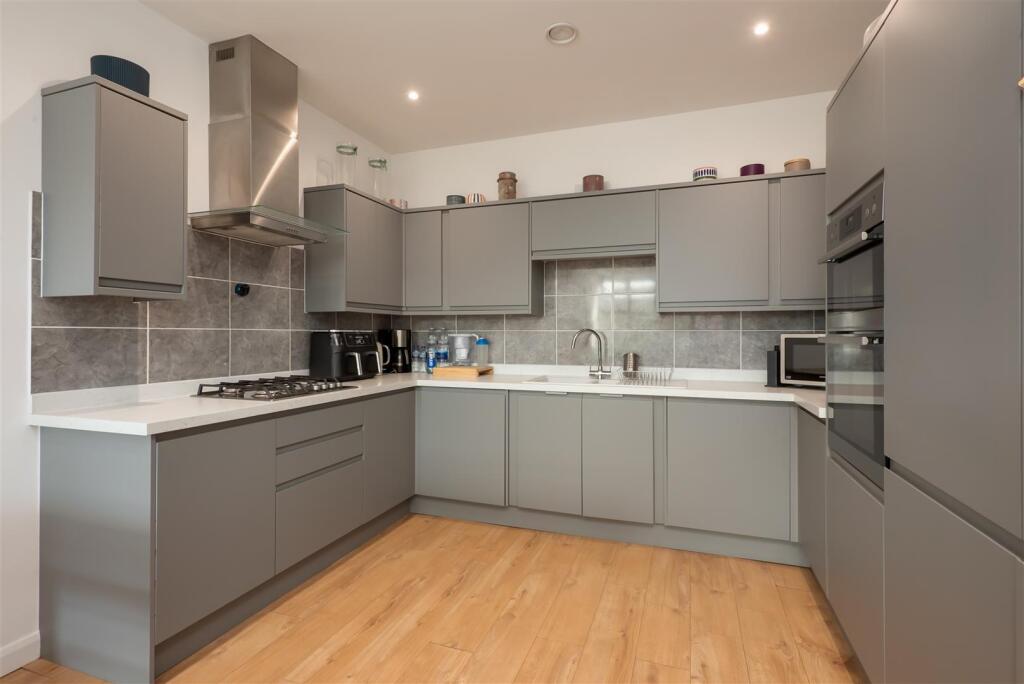 Oystergate Apartments, Wraik Hill