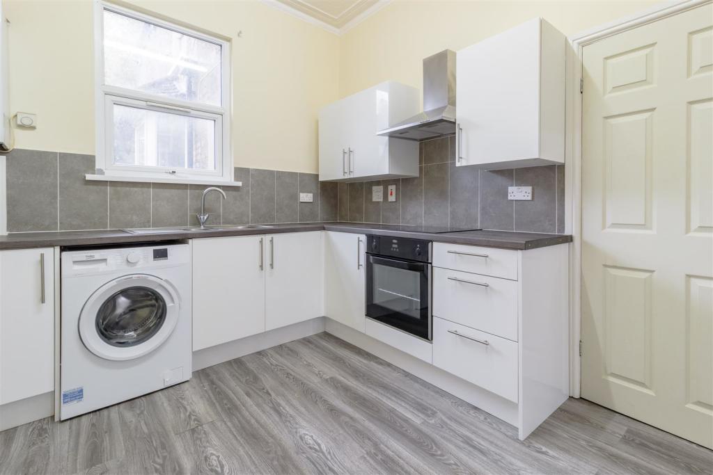 15 Selsdon Road   E13 9BY (Ground Floor Flat) (6).