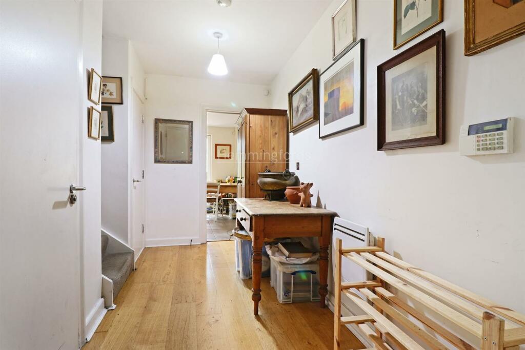 05-886280139 AM HMF 68, Tredegar Road London, E3 2