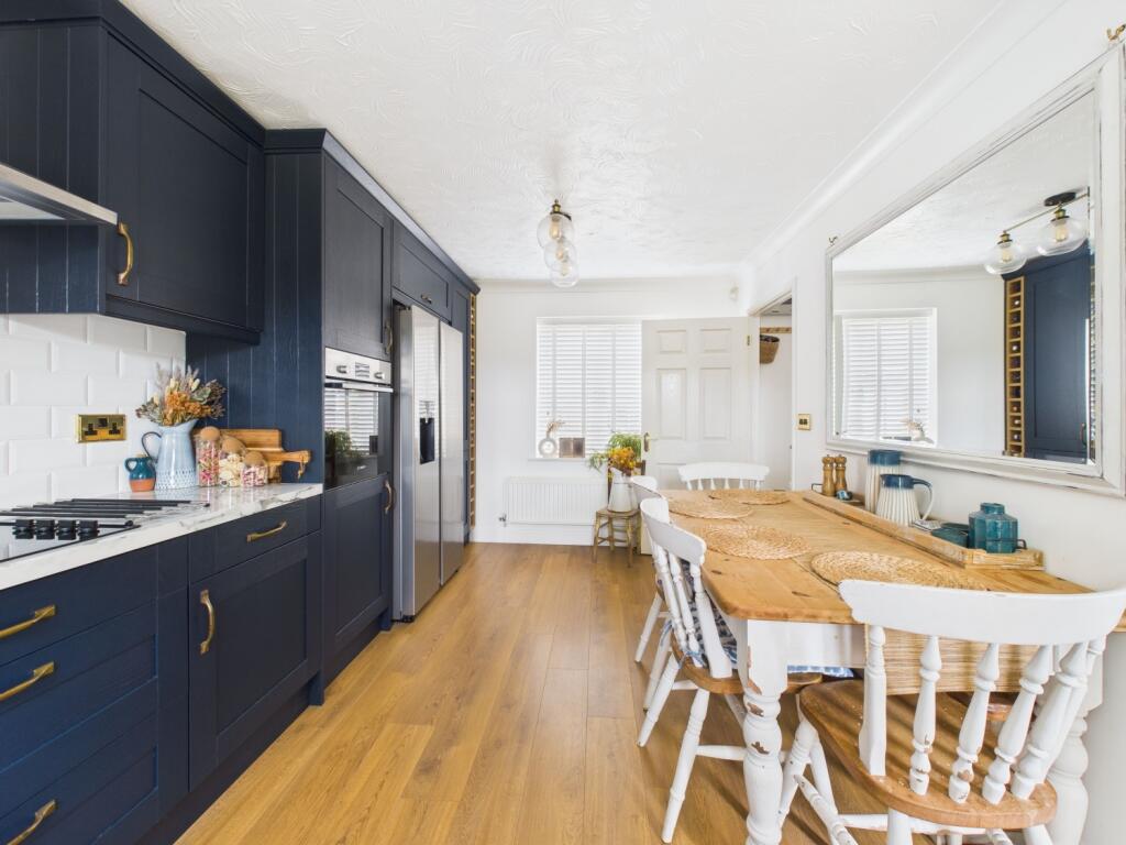 7. CAM04922G0-PR0014-STILL007