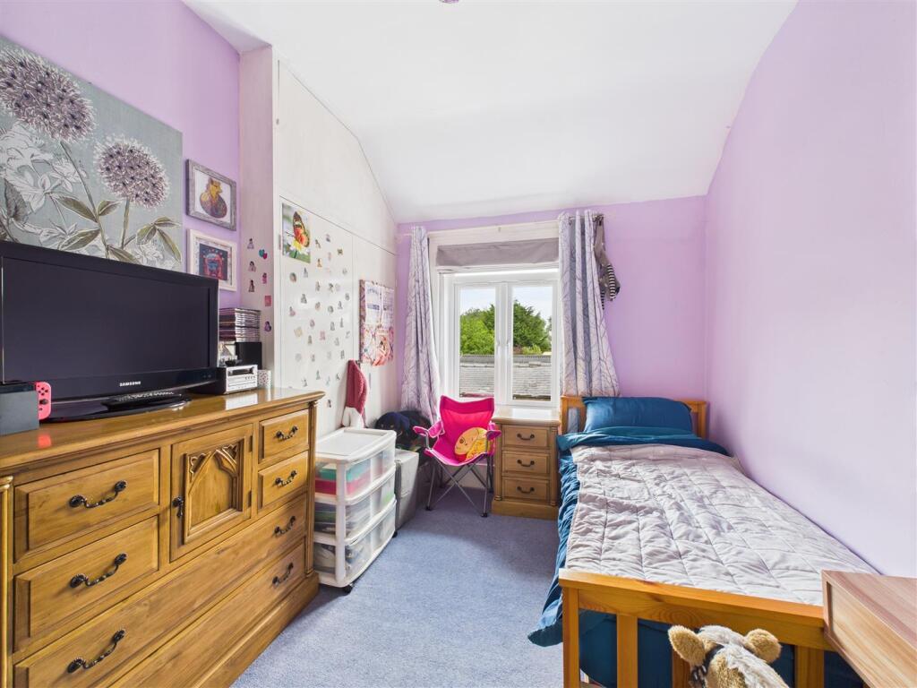 BEDROOM 2